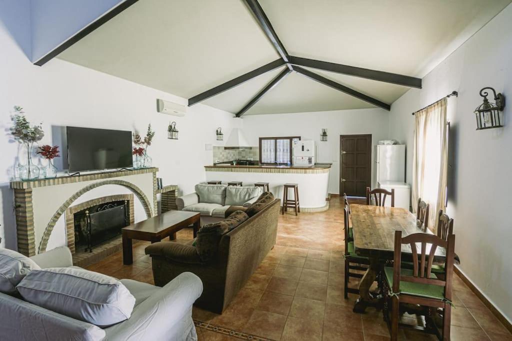 Вилла Finca Campo Alegre Утрера Экстерьер фото